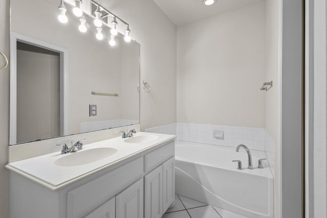 121 Wildwood Court, Grapevine, TX 76051