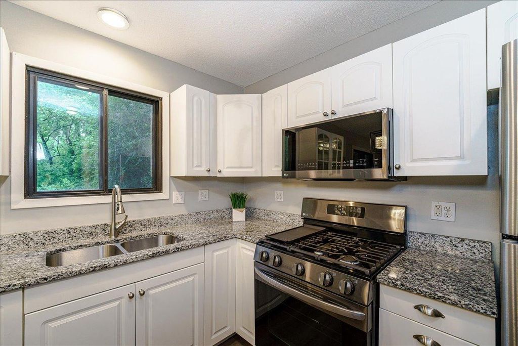 11574 Carriage Court, Eden Prairie, MN 55344 — photo 4