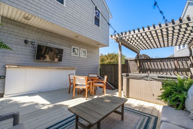 58 Bay View Ave, Quincy, MA 02169