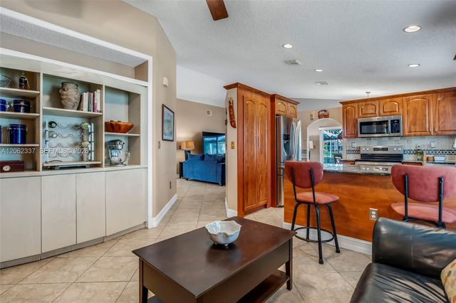2006 NW 182nd Avenue, Pembroke Pines, FL 33029