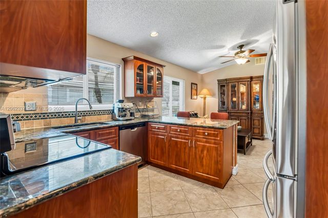 2006 NW 182nd Avenue, Pembroke Pines, FL 33029