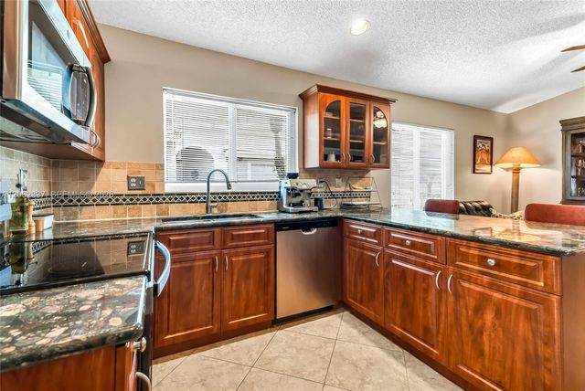 2006 NW 182nd Avenue, Pembroke Pines, FL 33029