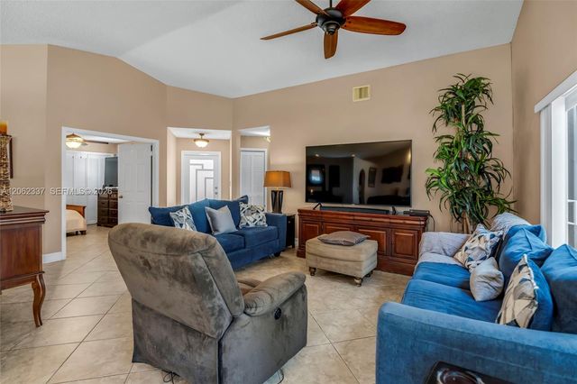 2006 NW 182nd Avenue, Pembroke Pines, FL 33029
