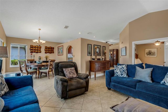 2006 NW 182nd Avenue, Pembroke Pines, FL 33029