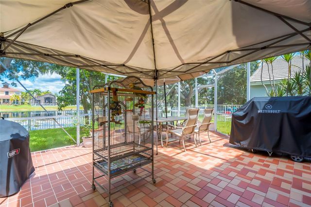 2006 NW 182nd Avenue, Pembroke Pines, FL 33029
