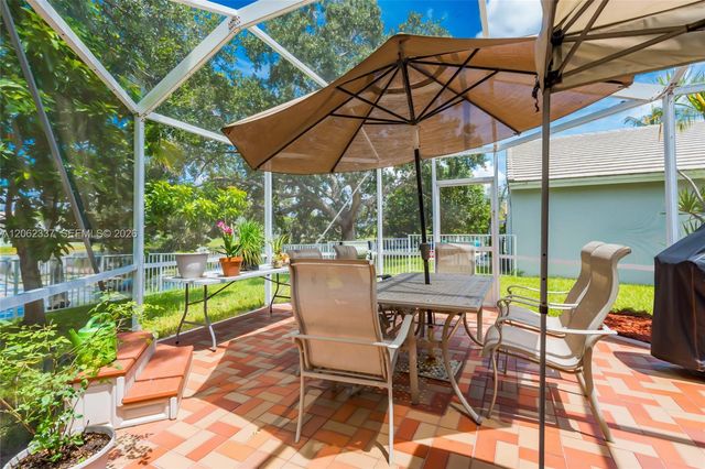 2006 NW 182nd Avenue, Pembroke Pines, FL 33029