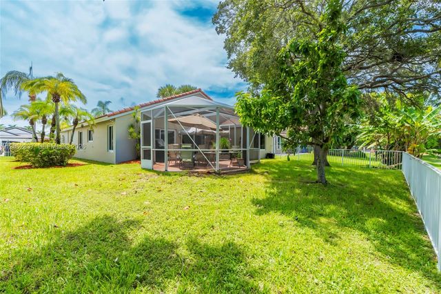 2006 NW 182nd Avenue, Pembroke Pines, FL 33029
