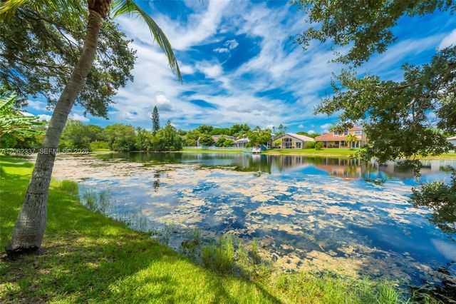 2006 NW 182nd Avenue, Pembroke Pines, FL 33029