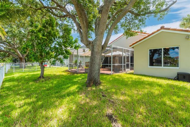 2006 NW 182nd Avenue, Pembroke Pines, FL 33029