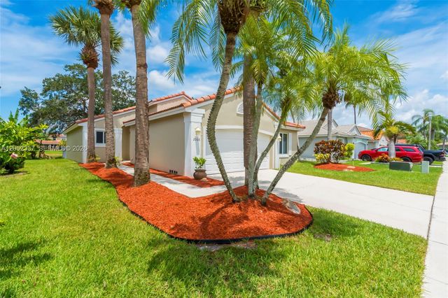 2006 NW 182nd Avenue, Pembroke Pines, FL 33029