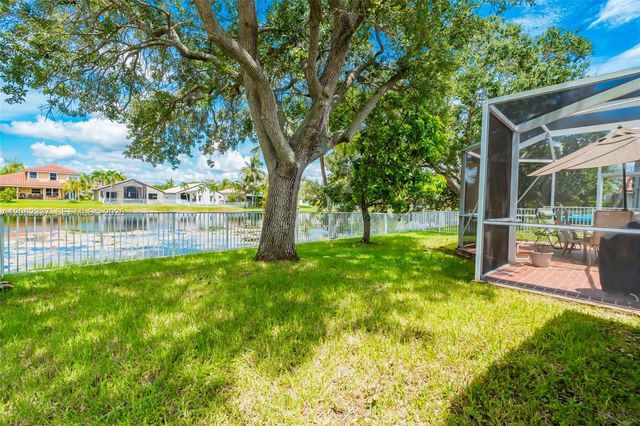2006 NW 182nd Avenue, Pembroke Pines, FL 33029