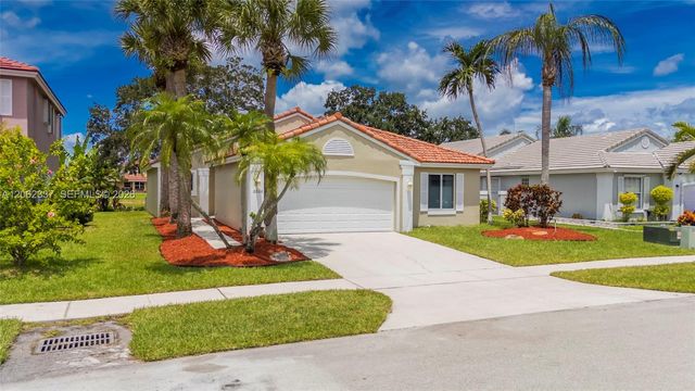 2006 NW 182nd Avenue, Pembroke Pines, FL 33029