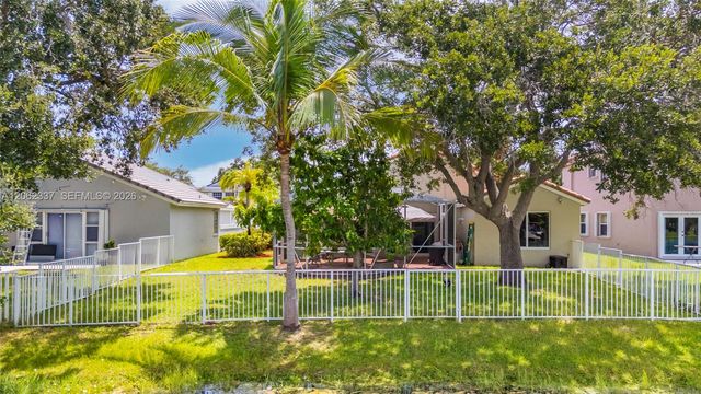 2006 NW 182nd Avenue, Pembroke Pines, FL 33029