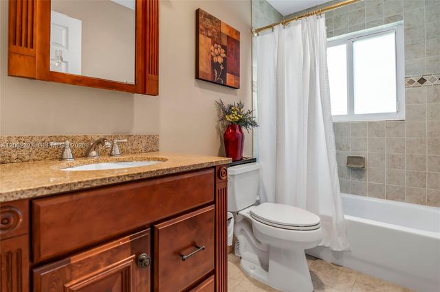 2006 NW 182nd Avenue, Pembroke Pines, FL 33029