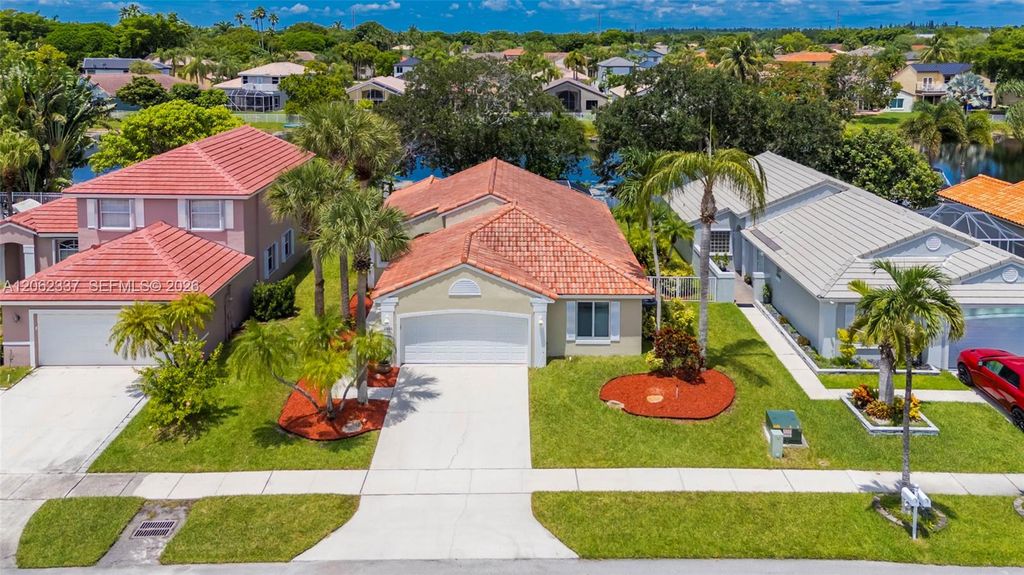 2006 NW 182nd Avenue, Pembroke Pines, FL 33029