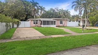 841 NE 139th St, North Miami, FL 33161
