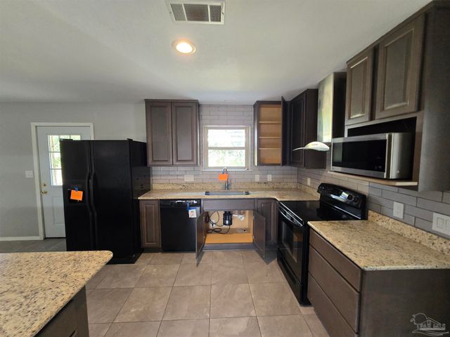 8911 Fullham Ct, Pensacola, FL 32534