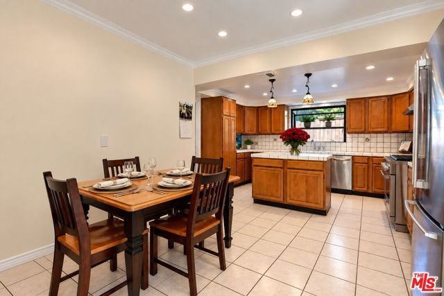 11861 Tiara Street, Los Angeles, CA 91607