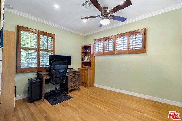 11861 Tiara Street, Los Angeles, CA 91607