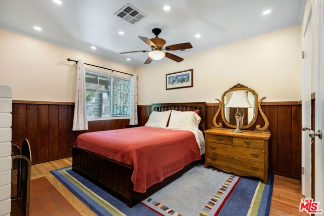11861 Tiara Street, Los Angeles, CA 91607