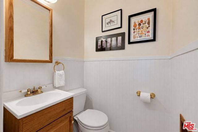 11861 Tiara Street, Los Angeles, CA 91607