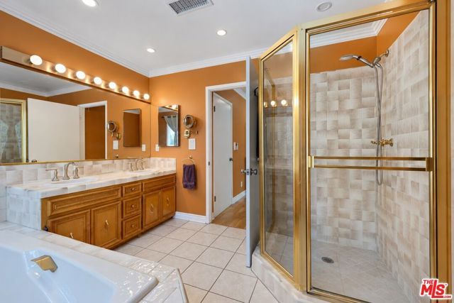11861 Tiara Street, Los Angeles, CA 91607