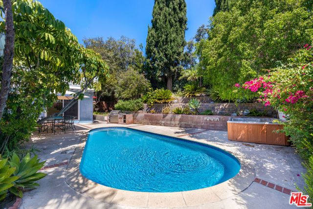 11861 Tiara Street, Los Angeles, CA 91607