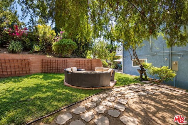 11861 Tiara Street, Los Angeles, CA 91607