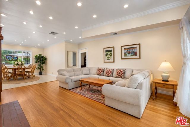 11861 Tiara Street, Los Angeles, CA 91607