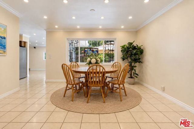 11861 Tiara Street, Los Angeles, CA 91607
