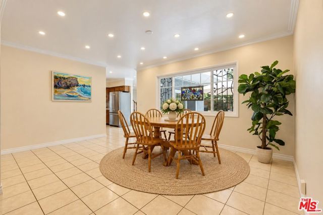 11861 Tiara Street, Los Angeles, CA 91607