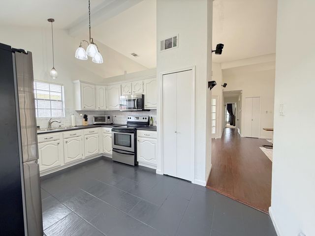 6828 Younger Drive, The Colony, TX 75056