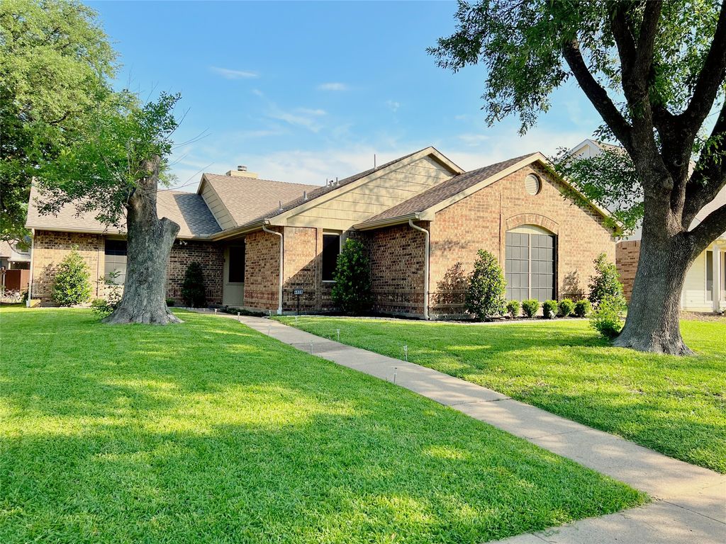 6828 Younger Drive, The Colony, TX 75056