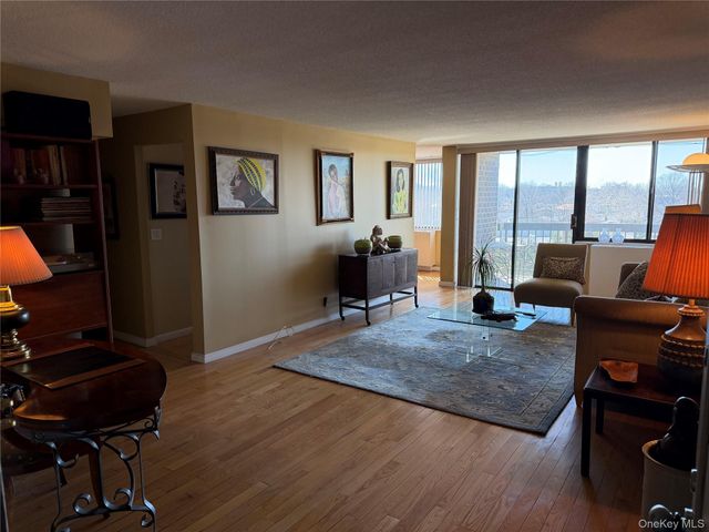 1 Bay Club Drive 7M, Bayside, NY 11360