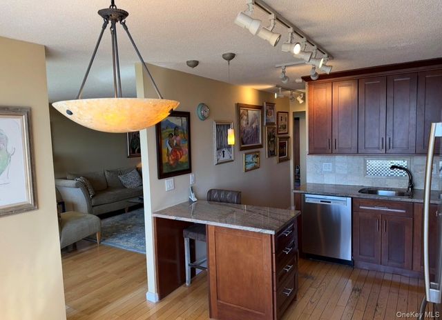 1 Bay Club Drive 7M, Bayside, NY 11360