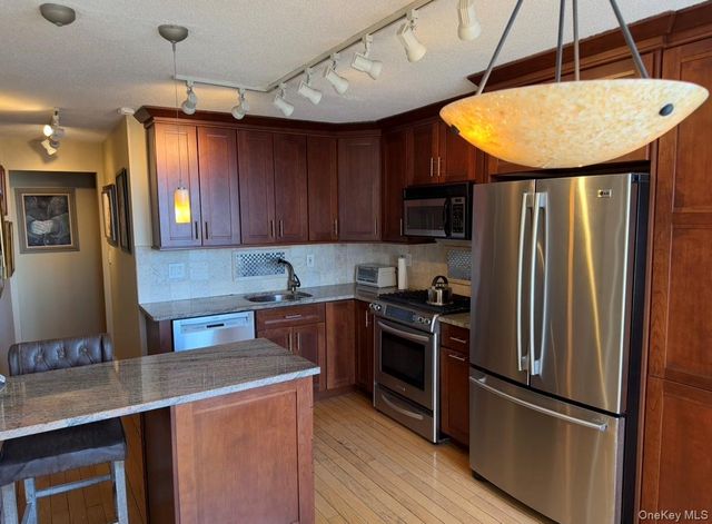 1 Bay Club Drive 7M, Bayside, NY 11360