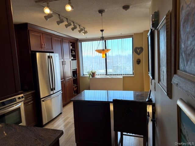 1 Bay Club Drive 7M, Bayside, NY 11360