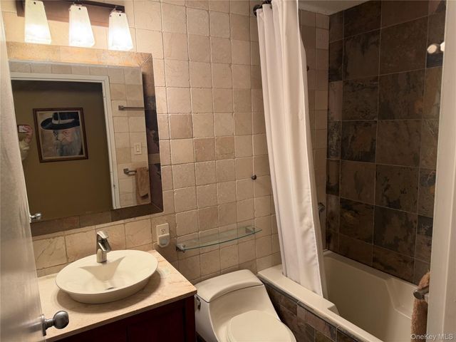 1 Bay Club Drive 7M, Bayside, NY 11360