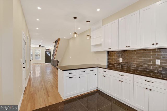 2915 W THOMPSON ST, Philadelphia, PA 19121