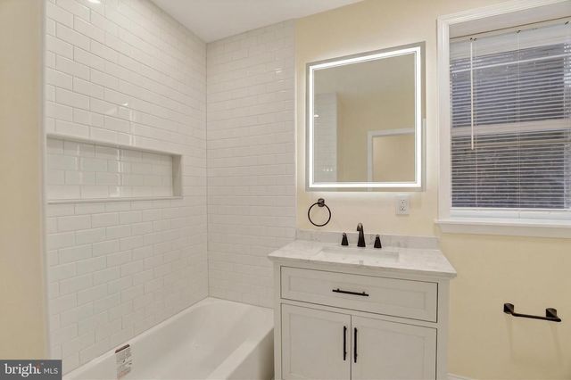 2915 W THOMPSON ST, Philadelphia, PA 19121