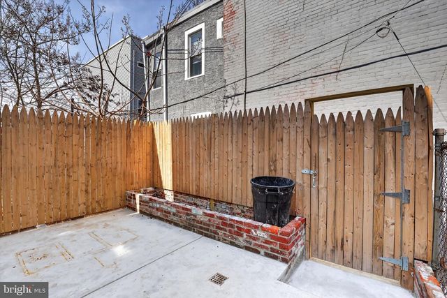 2915 W THOMPSON ST, Philadelphia, PA 19121