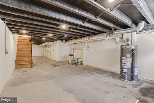 2915 W THOMPSON ST, Philadelphia, PA 19121