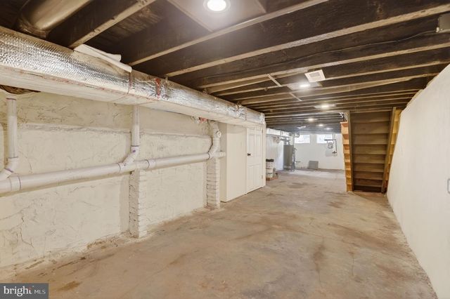 2915 W THOMPSON ST, Philadelphia, PA 19121