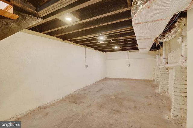 2915 W THOMPSON ST, Philadelphia, PA 19121