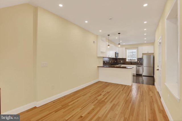 2915 W THOMPSON ST, Philadelphia, PA 19121