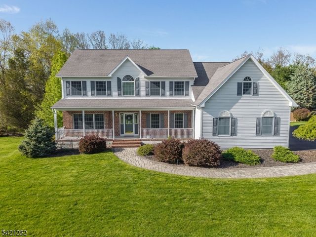 42 Southgate Dr, Clinton Twp., NJ 08801