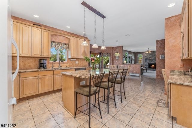 42 Southgate Dr, Clinton Twp., NJ 08801