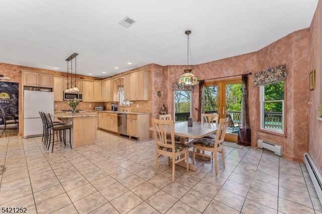 42 Southgate Dr, Clinton Twp., NJ 08801