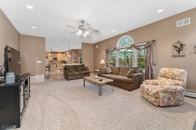 42 Southgate Dr, Clinton Twp., NJ 08801