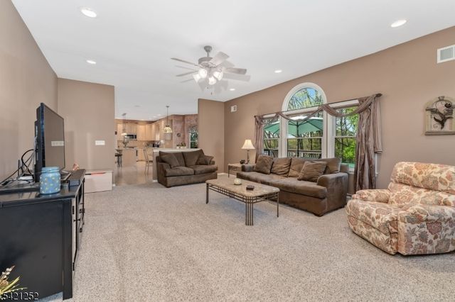 42 Southgate Dr, Clinton Twp., NJ 08801